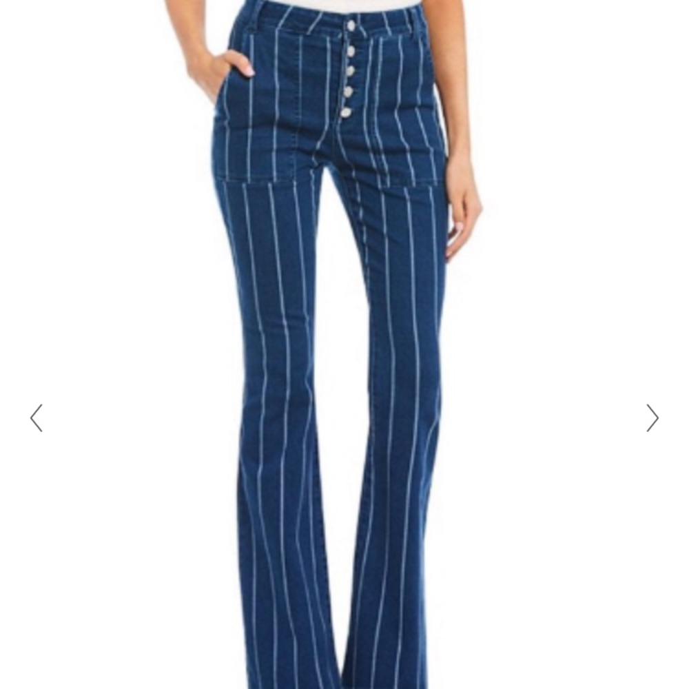 Gianni Bini bell bottom jeans size 5-fits like 28